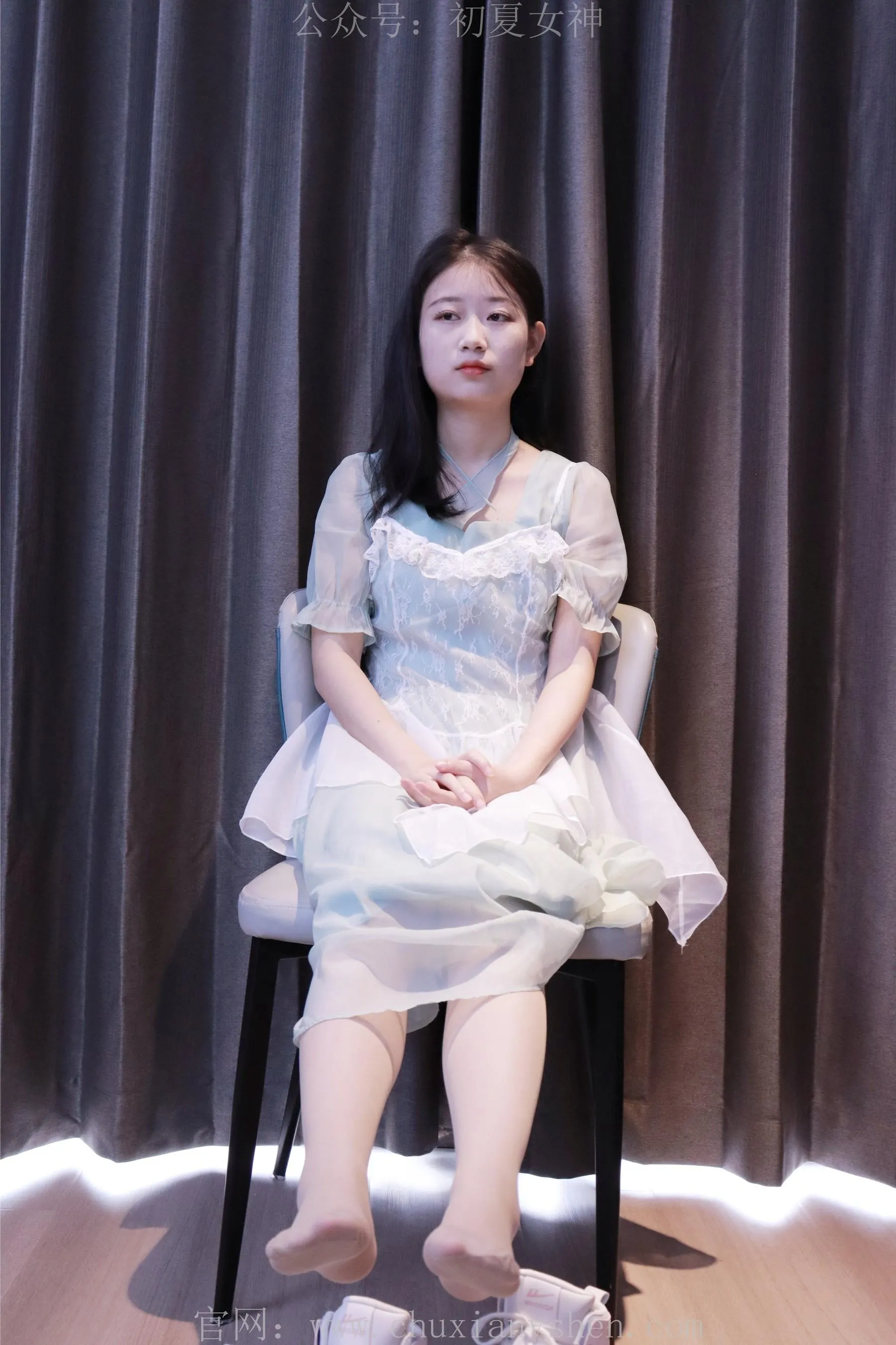 初夏女神 NO.009 念念 绿野仙踪M码连衣裙搭回力球鞋 [120P]插图4